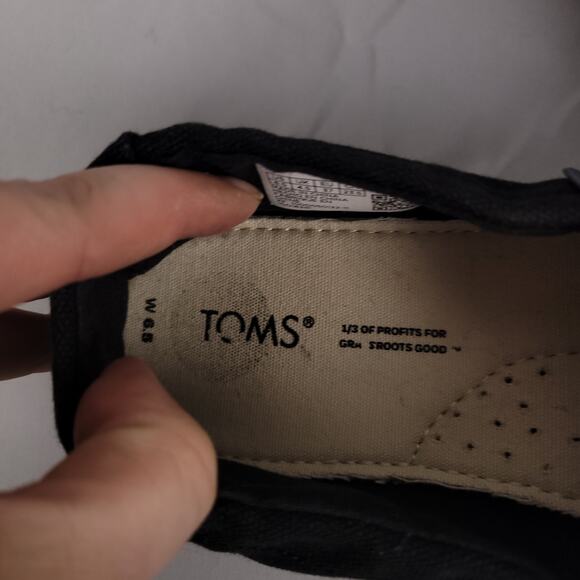 Toms Classic Canvas Slip On Shoe Size W 6.5 Black Minimalist Comfort Travel Chic - Picture 8 of 8